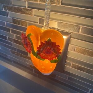 So cute flip flop with sunflowers “bubbler” night light. NWOT.
